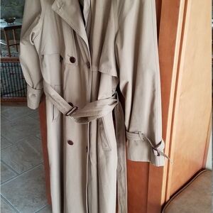Rare Etienne Aigner Trench Coat with Detachable Rayon Sleeve Warmer